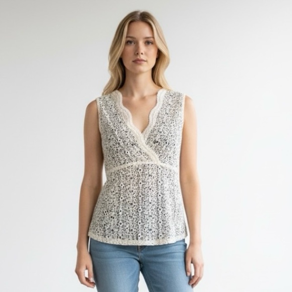 4/$40 Josephine Chaus Cream and black‎ Sleeveless Lace V-Neck Blouse